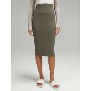 Lululemon Nulu Slim-Fit High-Rise Skirt
Army Green Sz 4